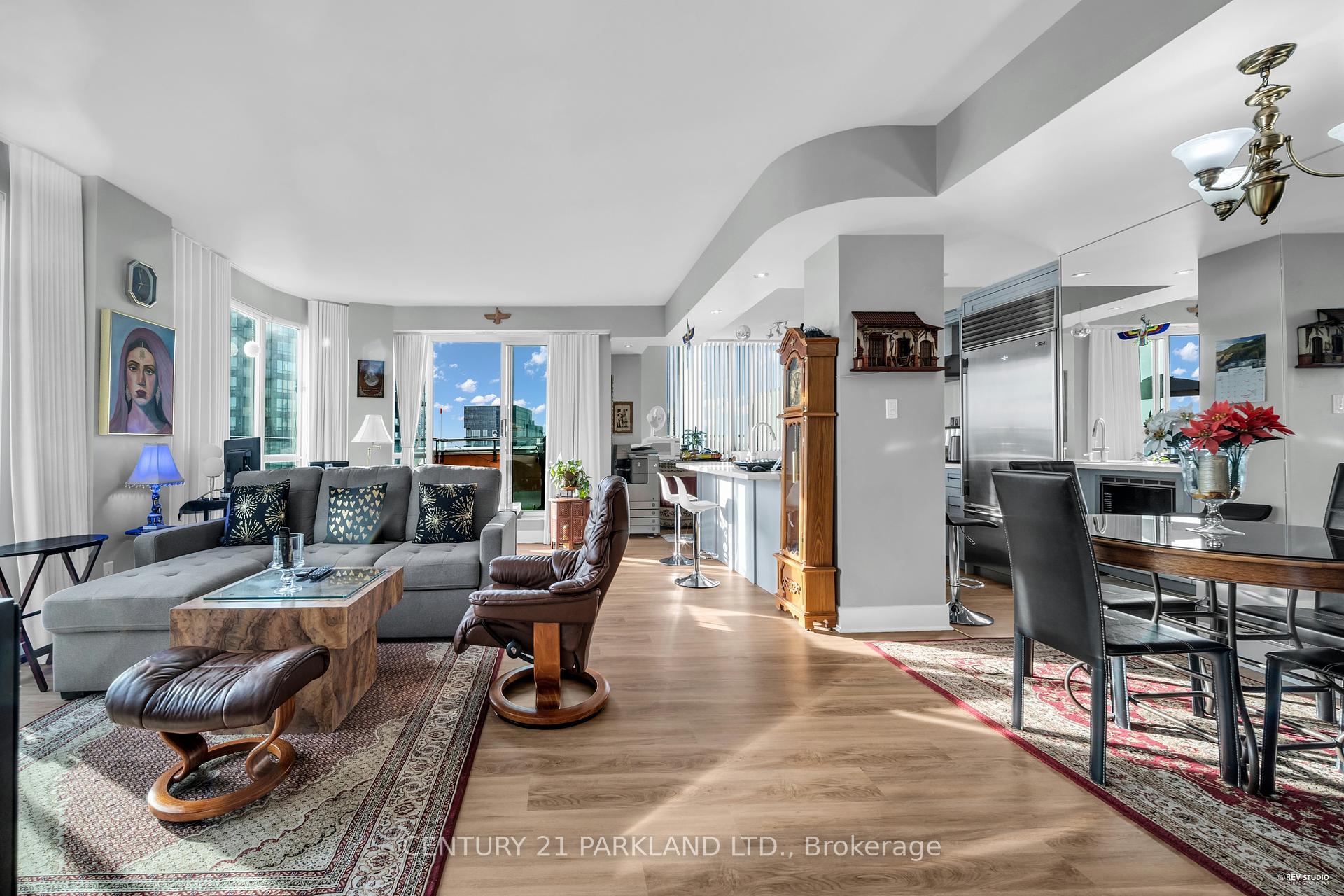 3 Bedrooms Condo at 7 Lorraine, Toronto For sale