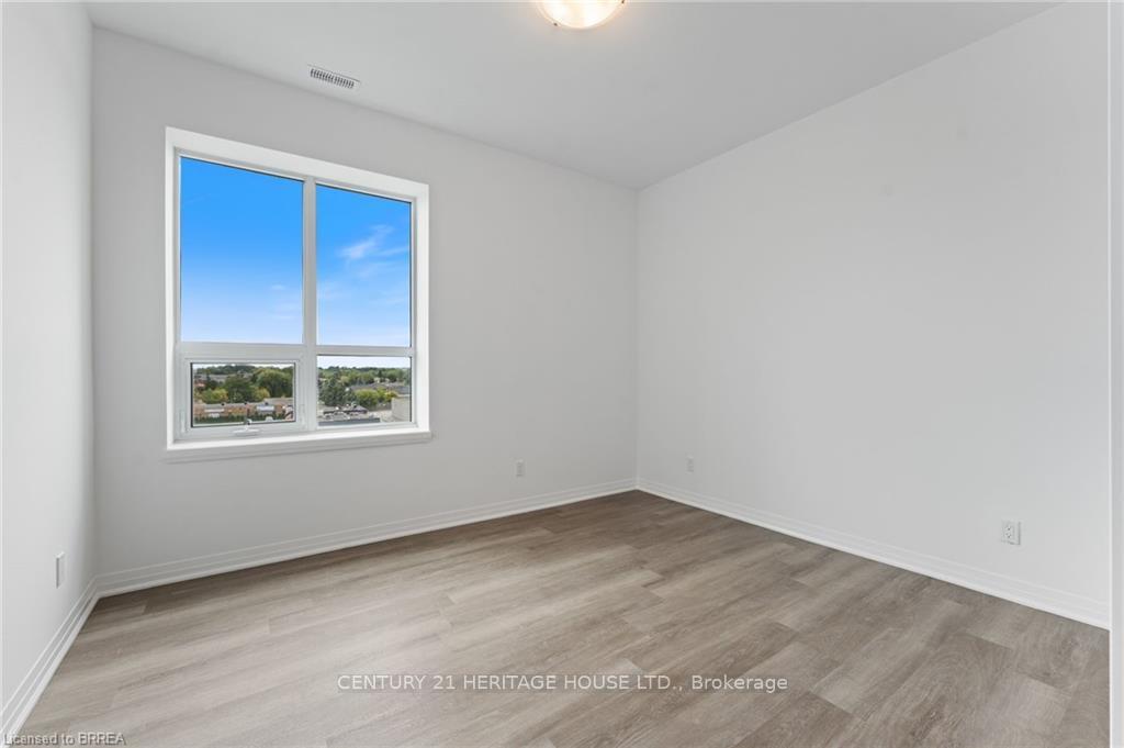 3 Bedrooms Condo at 5 Hamilton, Hamilton For sale