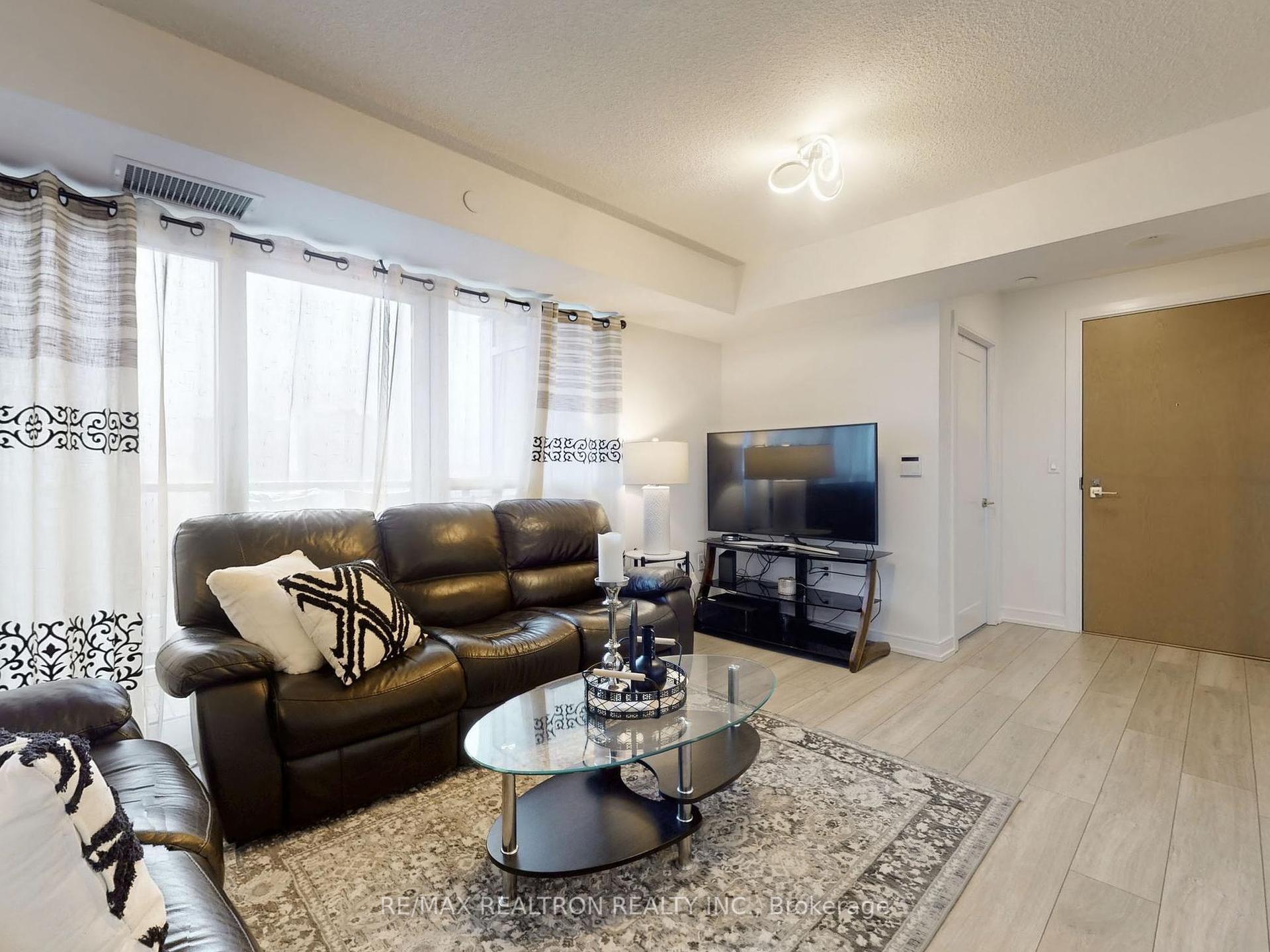 2 Bedrooms Condo at 225 Village Green, Toronto For sale