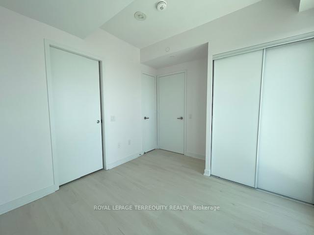 2 Bedrooms Condo at 3900 Confederation, Mississauga For sale