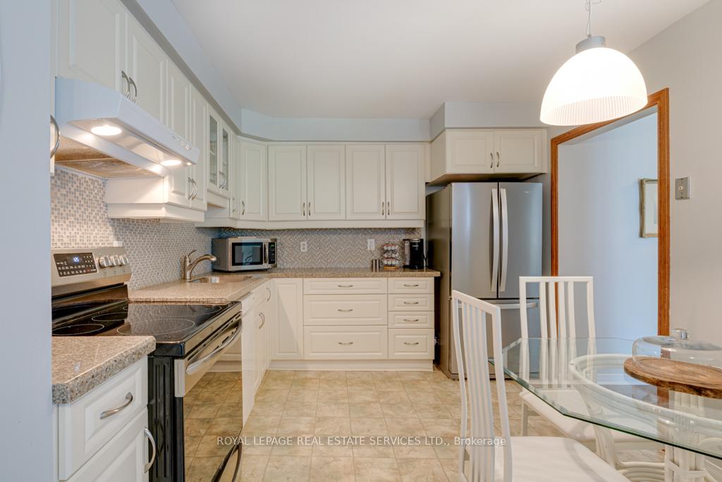 4 Bedrooms Condo at 584 Forestwood, Burlington For sale