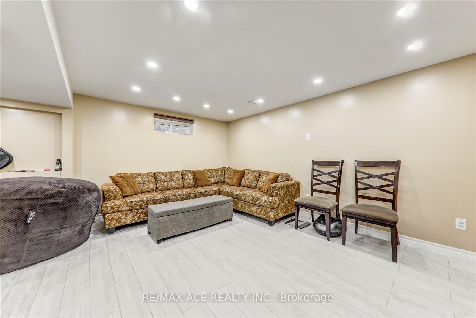 3 Bedrooms Condo at 82 St. Andrews, Hamilton For sale
