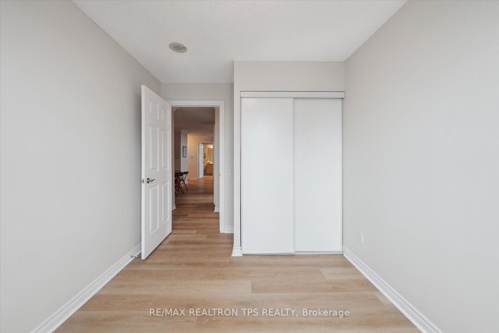 3 Bedrooms Condo at 61 Town Centre, Toronto For sale
