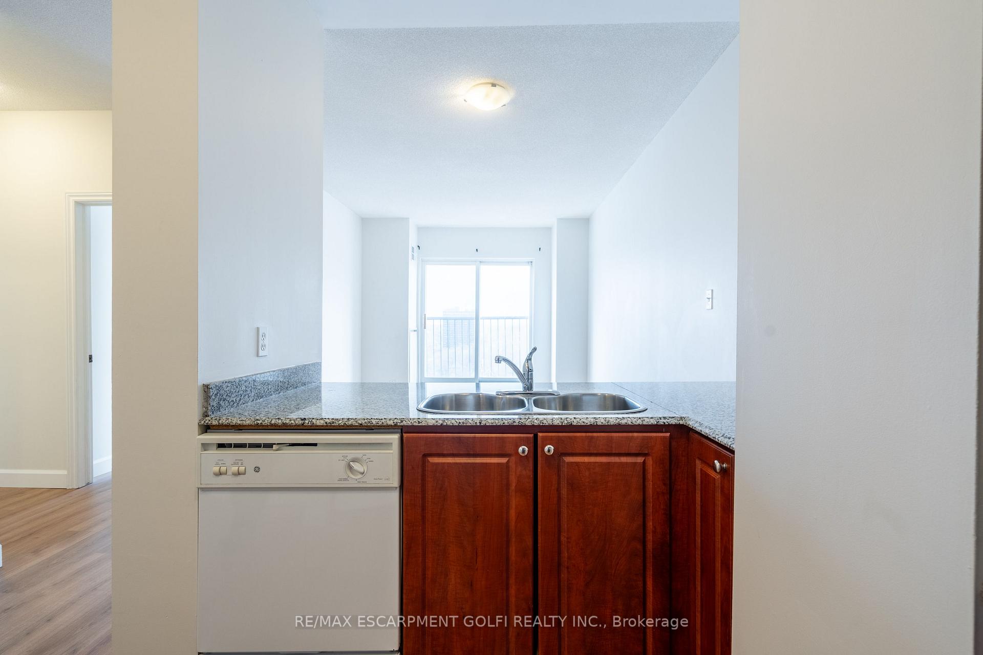 2 Bedrooms Condo at 135 James, Hamilton For sale