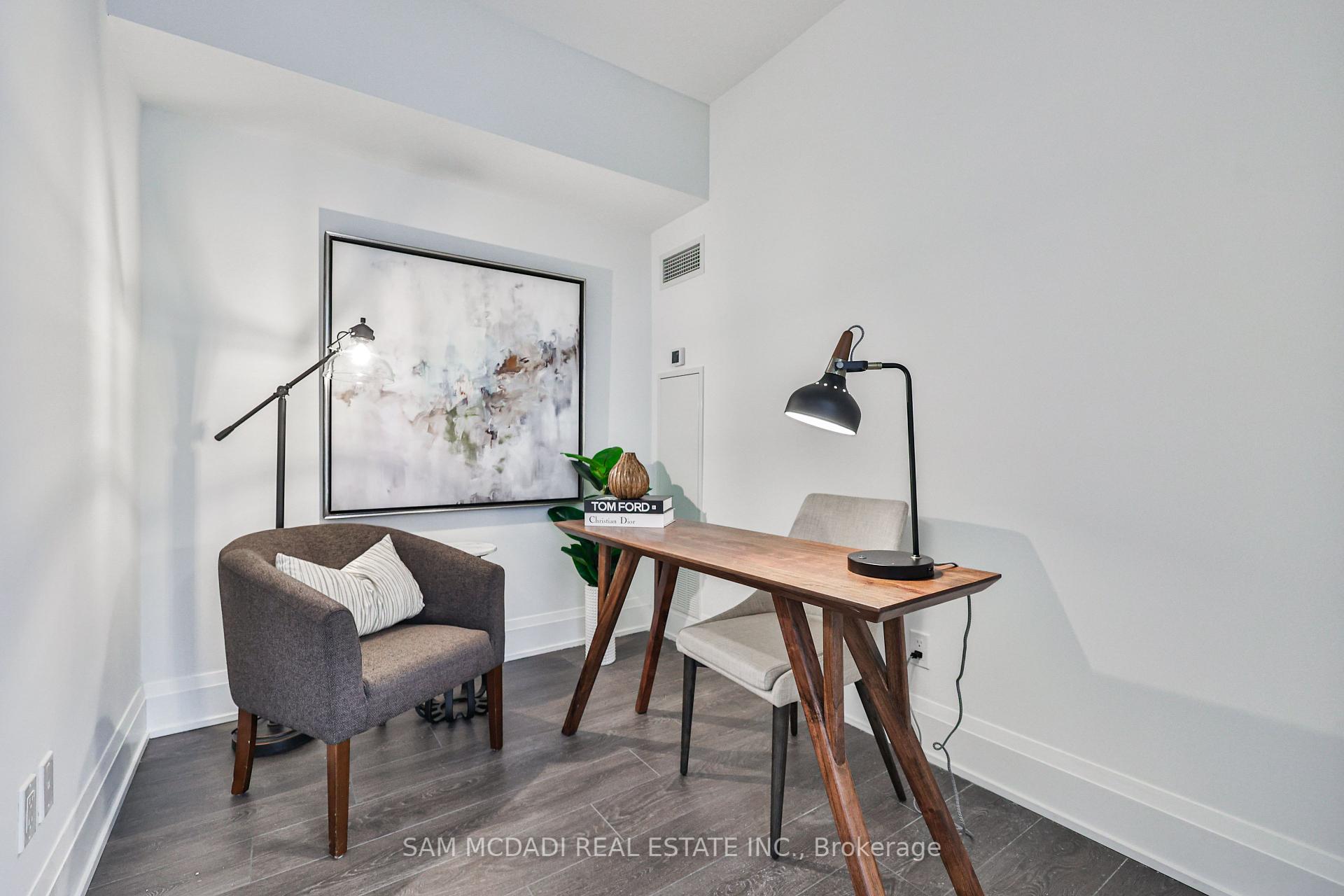 3 Bedrooms Condo at 370 Martha, Burlington For sale
