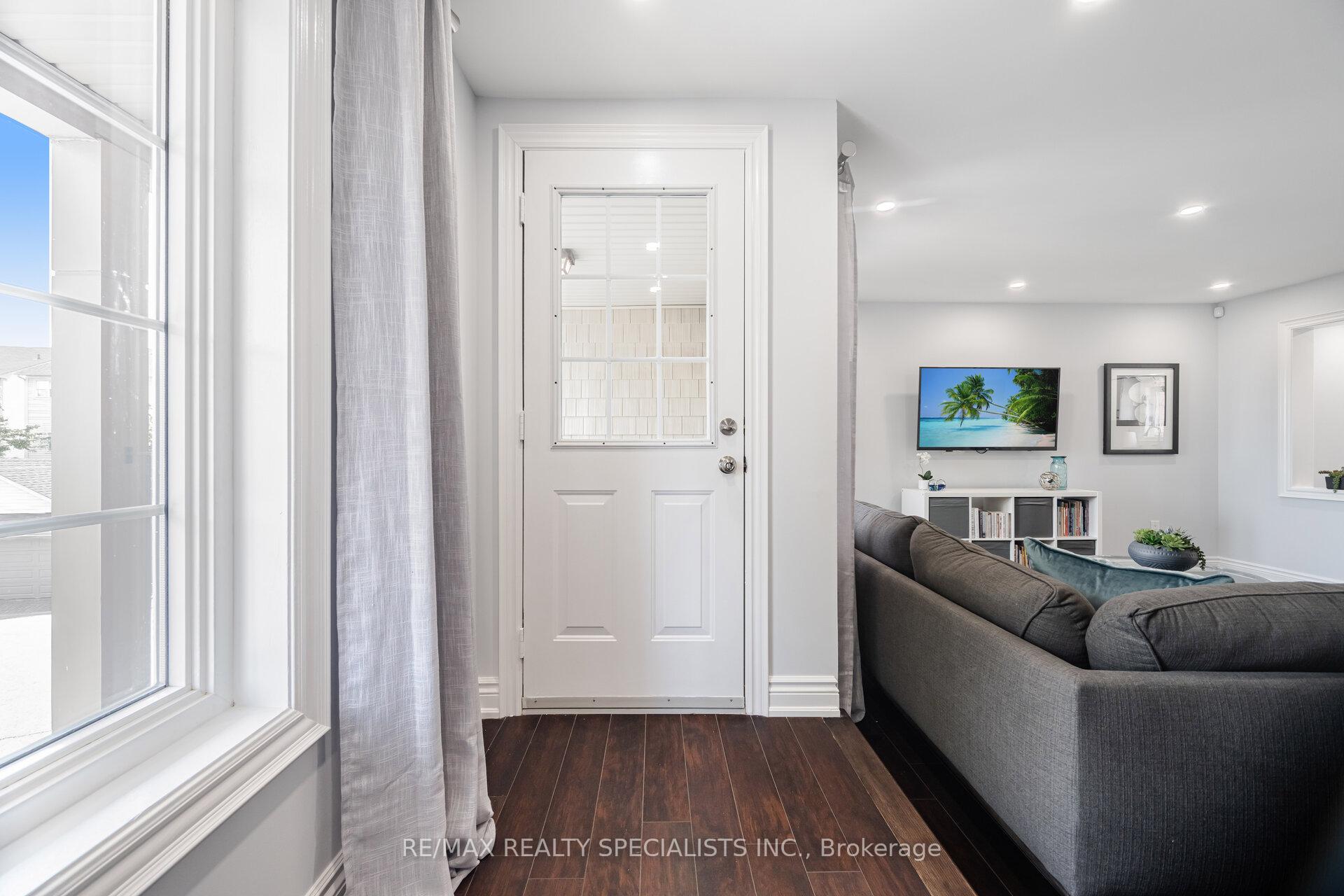 2 Bedrooms Condo at 2341 Parkhaven, Oakville For sale