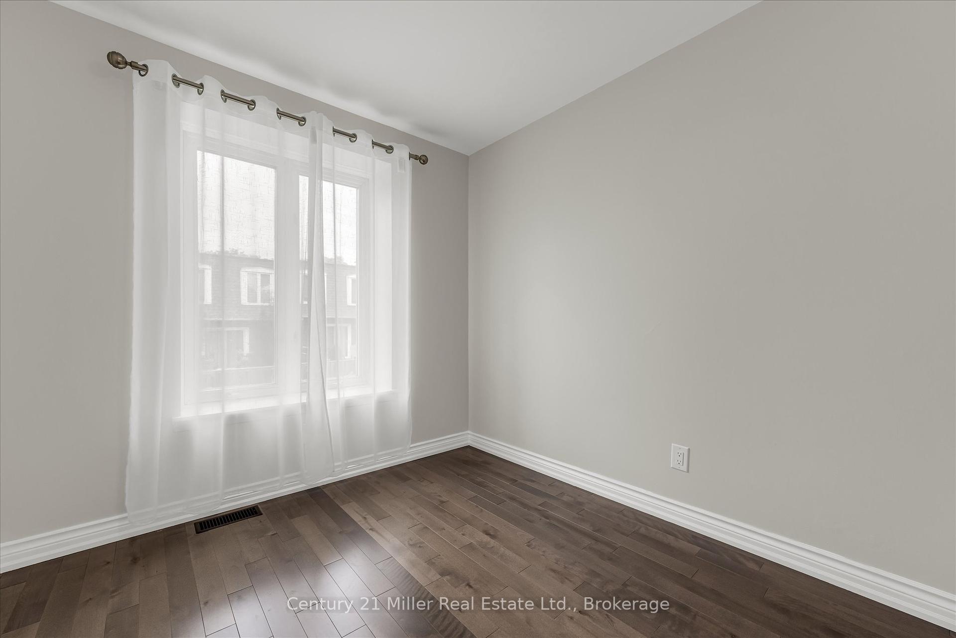 3 Bedrooms Condo at 1531 Westminster, Burlington For sale