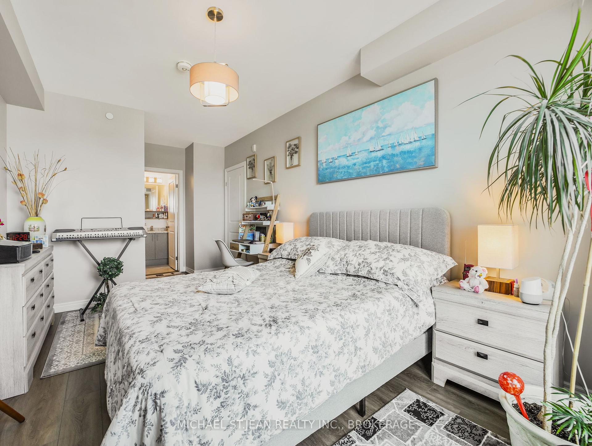2 Bedrooms Condo at 2750 King,  Hamilton For sale