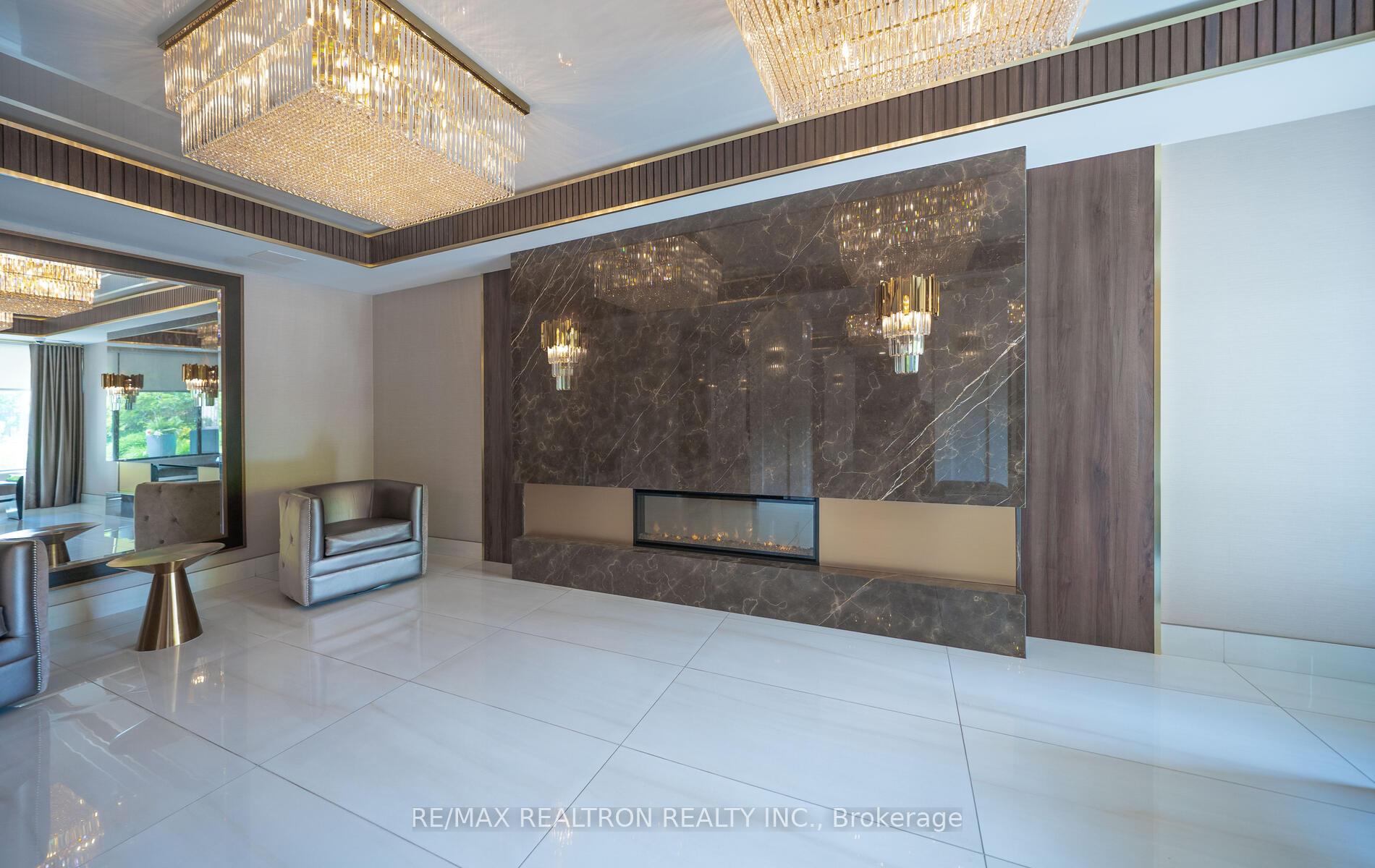 2 Bedrooms Condo at 7420 Bathurst, Vaughan For sale