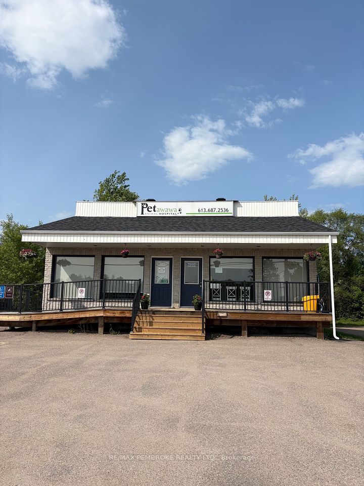 3261 Petawawa Blvd