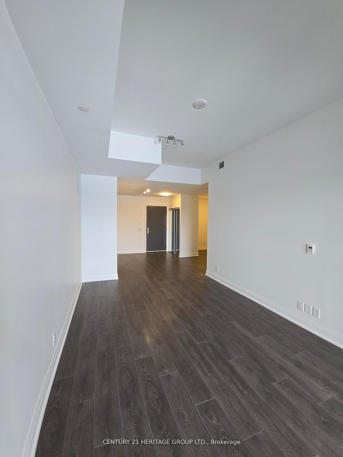 2 Bedrooms Condo at 33 Frederick Todd, Toronto For sale