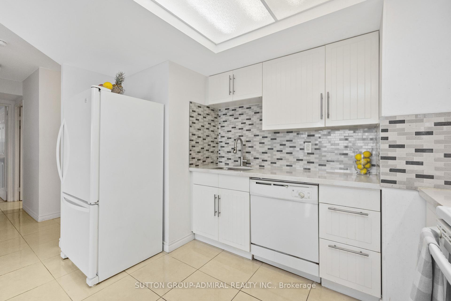 3 Bedrooms Condo at 4460 Tucana, Mississauga For sale