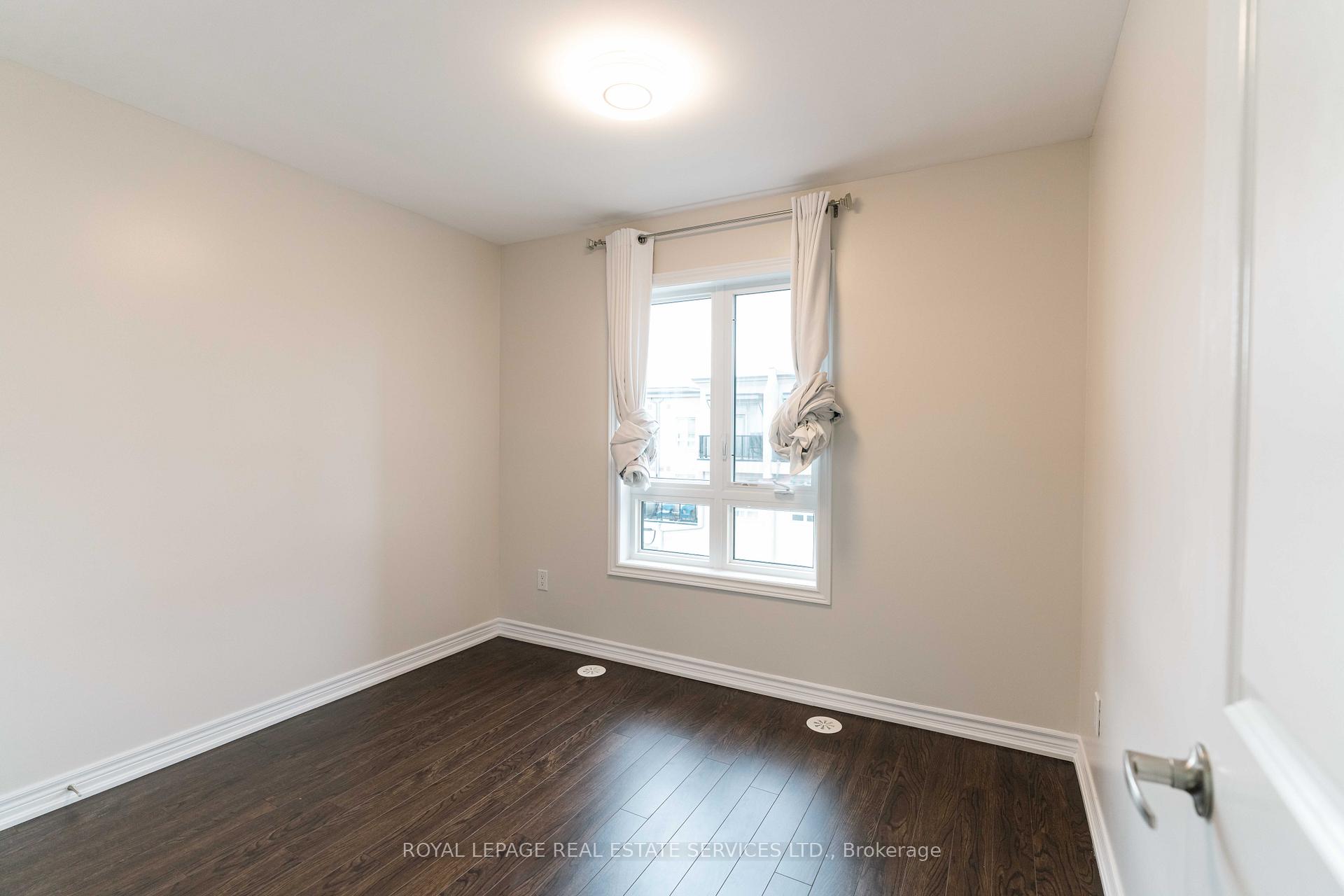 2 Bedrooms Condo at 9621 Jane, Vaughan For sale