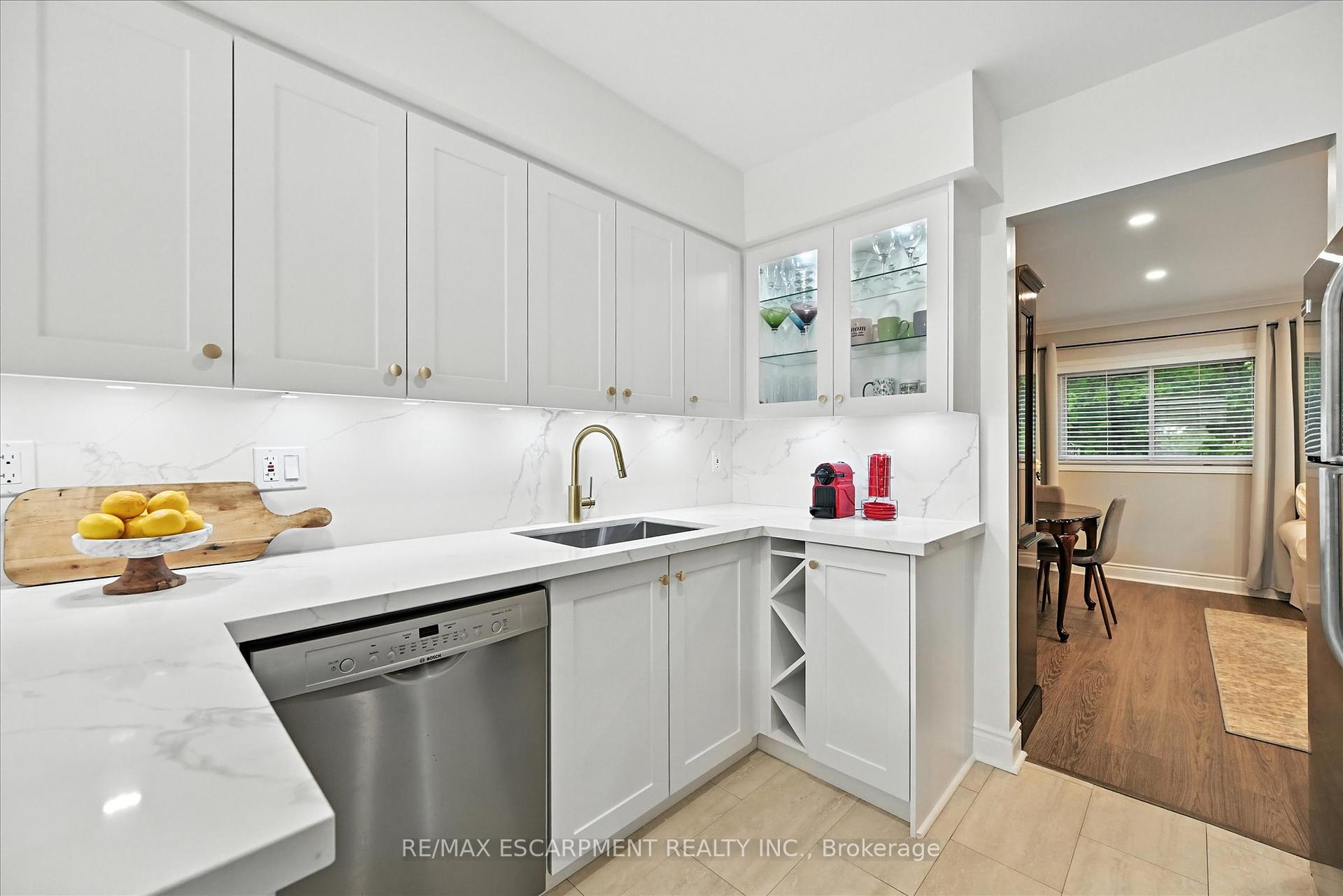 3 Bedrooms Condo at 2110 CLEAVER, Burlington For sale