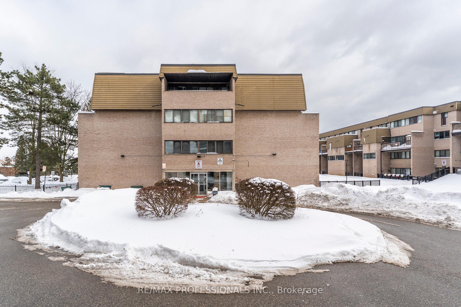 3 Bedrooms Condo at 2095 Roche,  Mississauga For sale