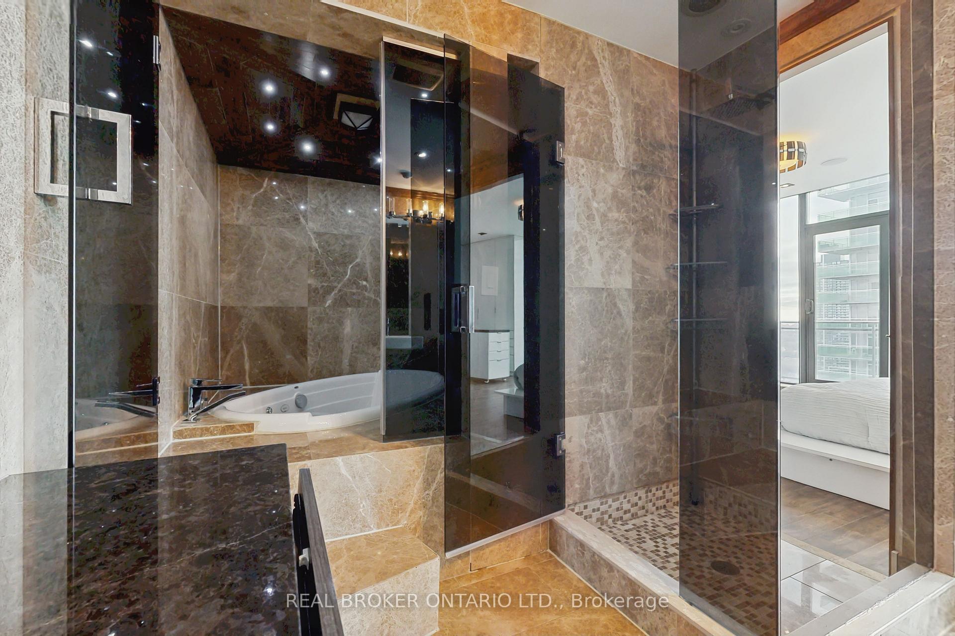 2 Bedrooms Condo at 2121 Lakeshore,  Toronto For sale