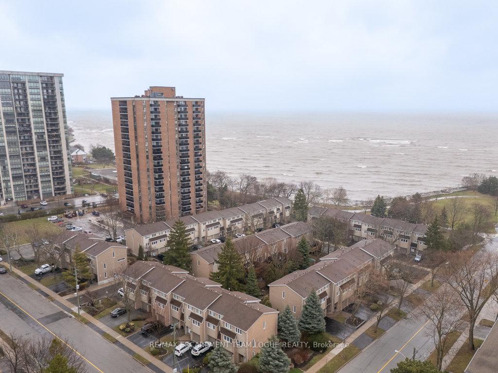 3 Bedrooms Condo at 2278 Marine,  Oakville For sale