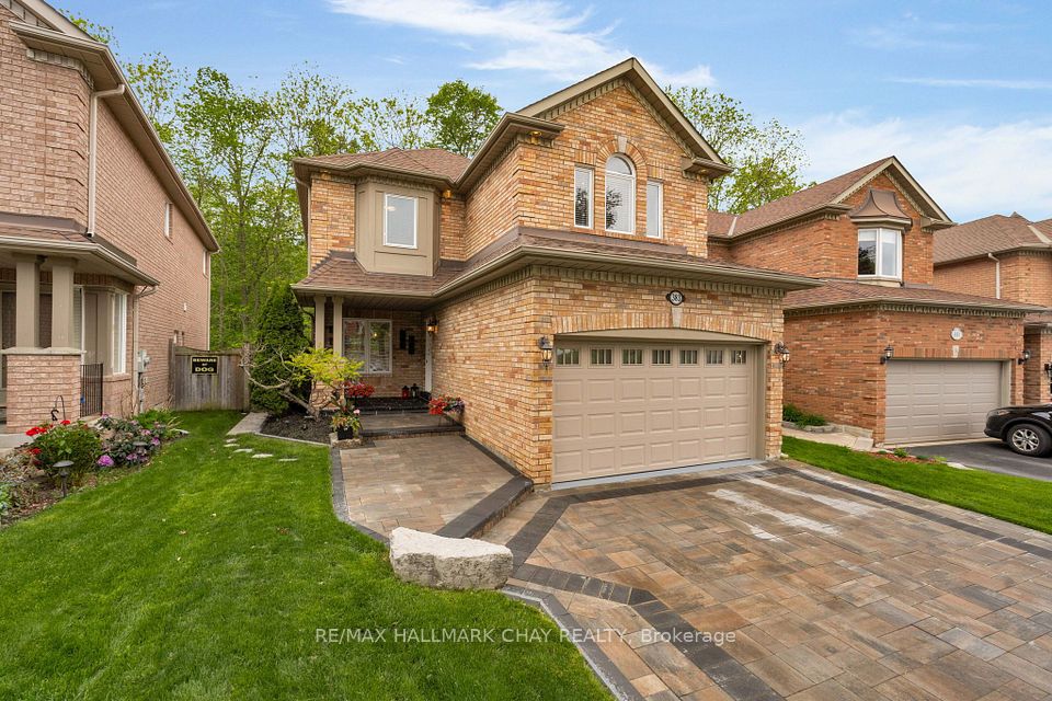 383 Hewitt Circle, Newmarket, ON L3X 2L8