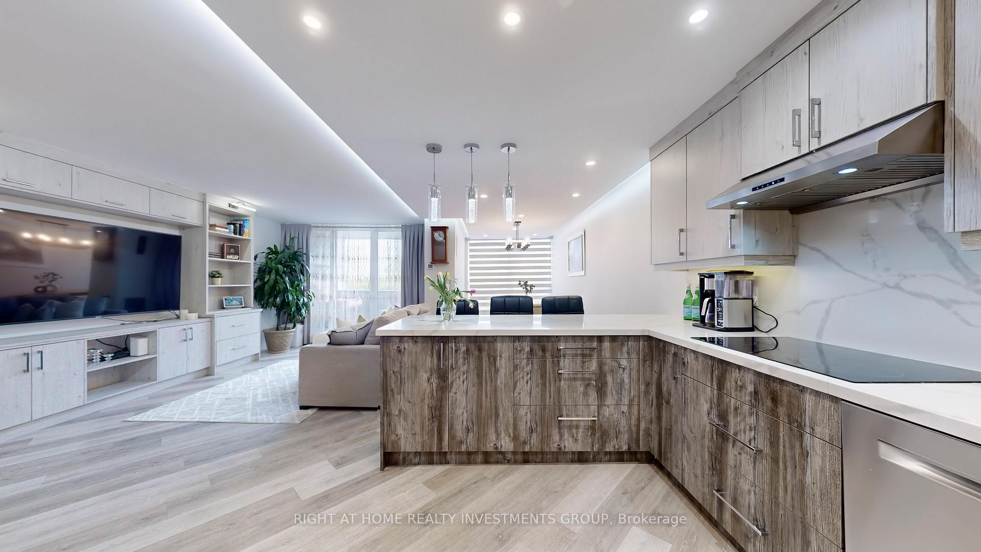 3 Bedrooms Condo at 85 Emmett, Toronto For sale