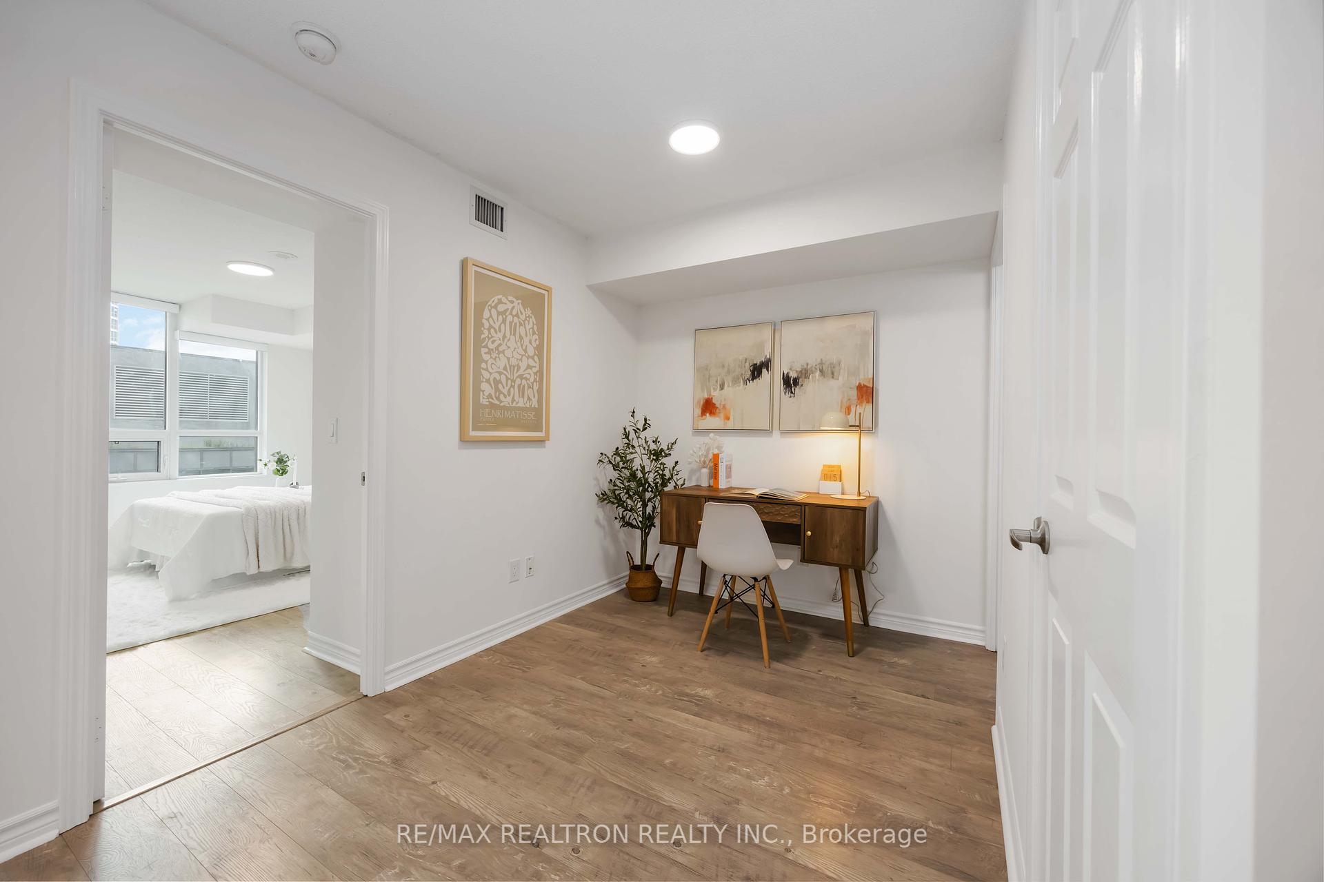 2 Bedrooms Condo at 25 Lower Simcoe, Toronto For sale