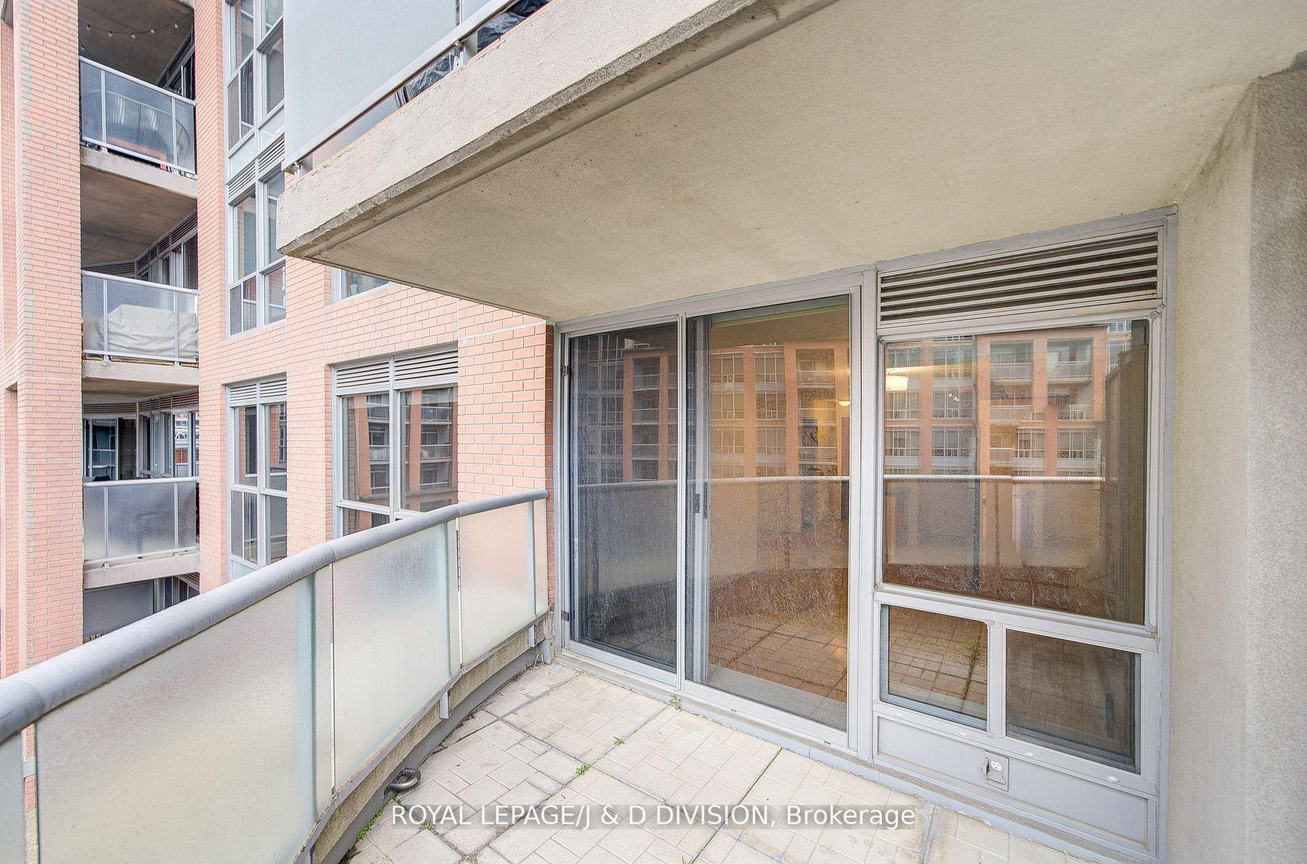 3 Bedrooms Condo at 1005 King, Toronto For sale