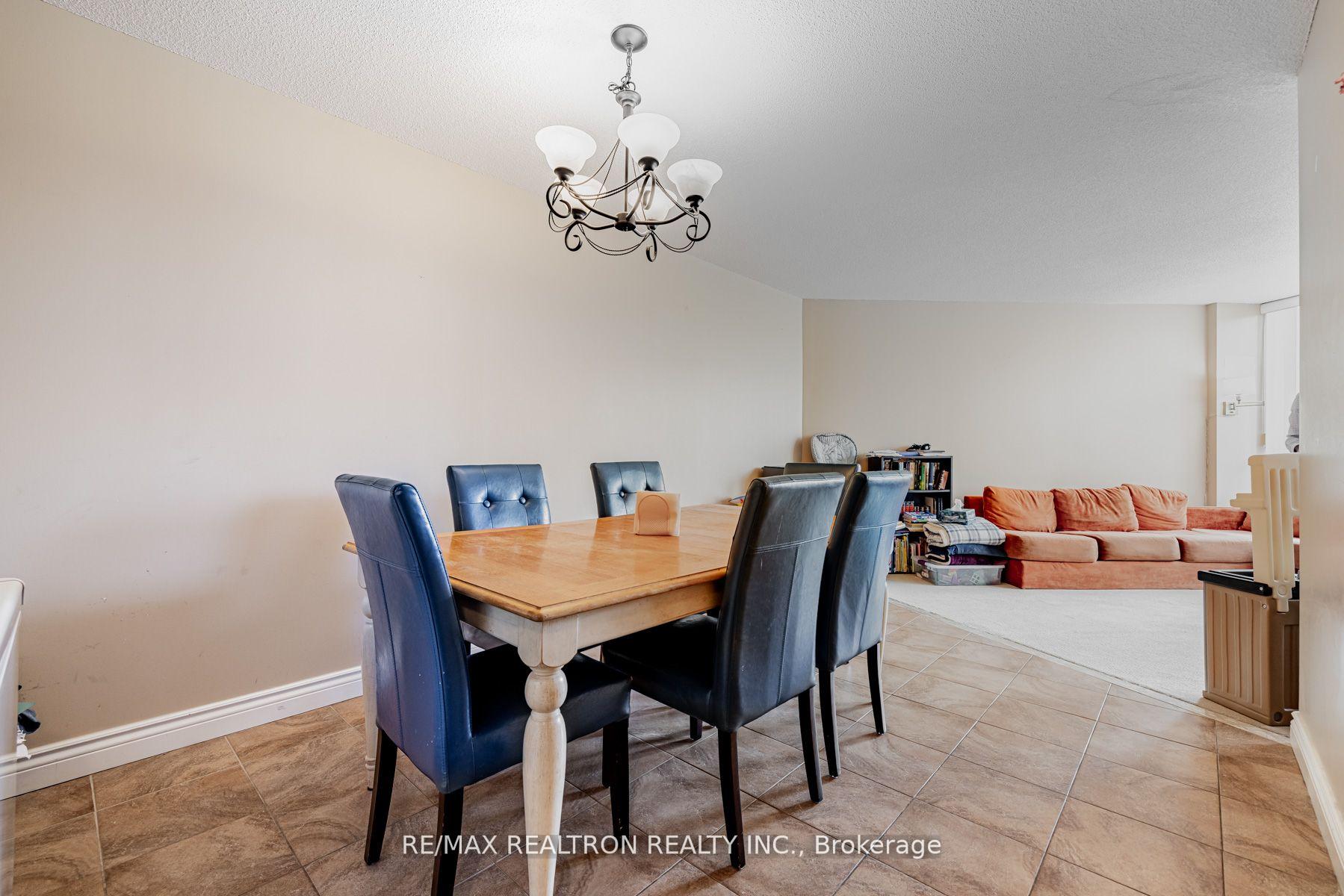 2 Bedrooms Condo at 7440 Bathurst,  Vaughan For sale