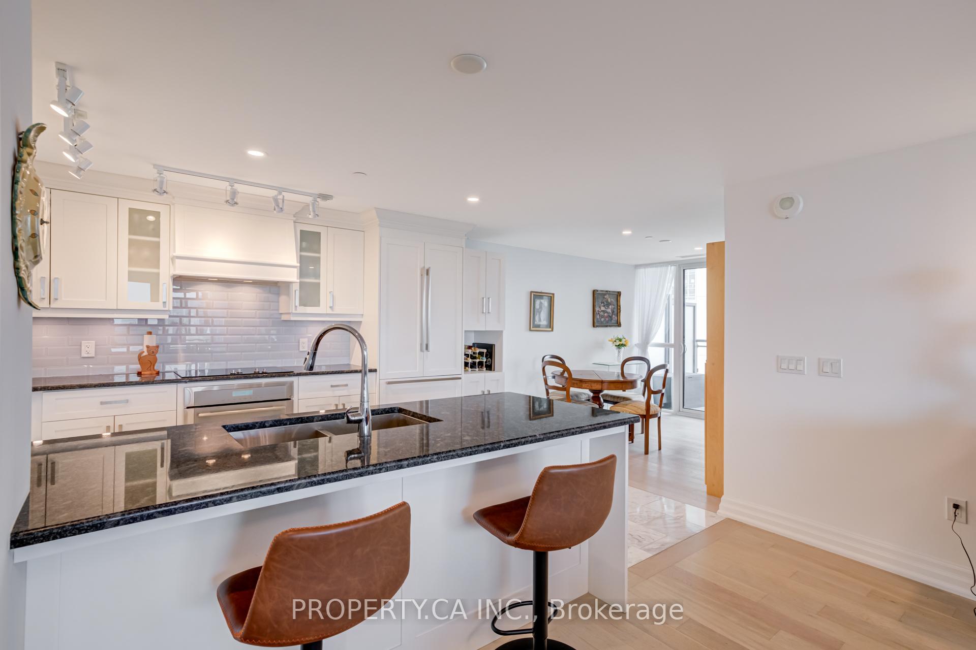 3 Bedrooms Condo at 2060 Lakeshore, Burlington For sale