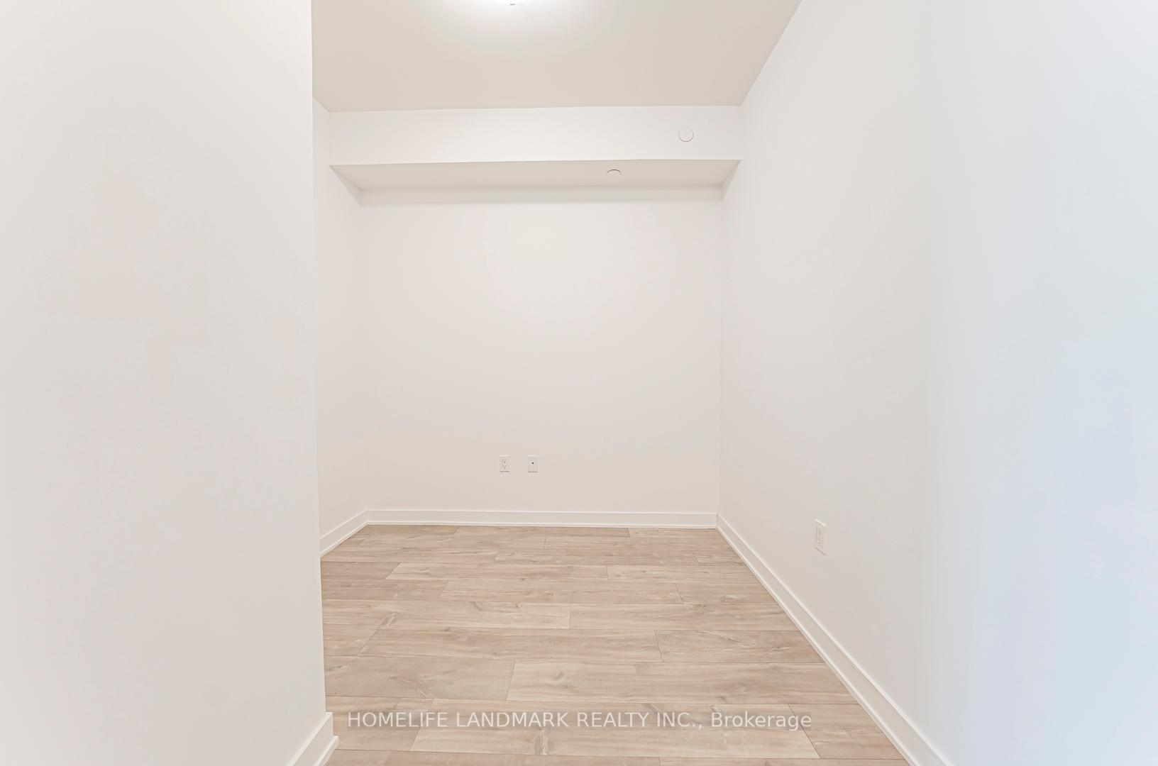 3 Bedrooms Condo at 4675 Metcalfe, Mississauga For sale