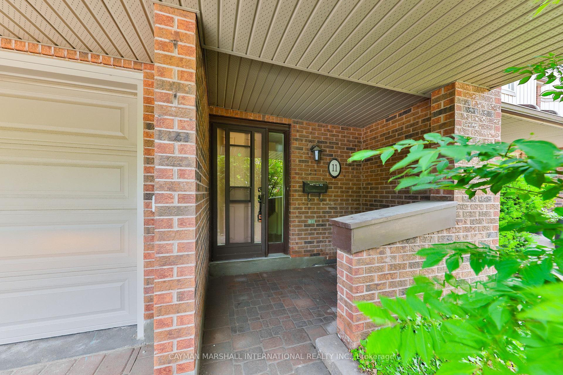 3 Bedrooms Condo at 1160 Walden, Mississauga For sale