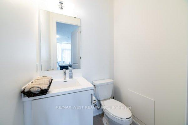 2 Bedrooms Condo at 3220 William Coltson, Oakville For sale