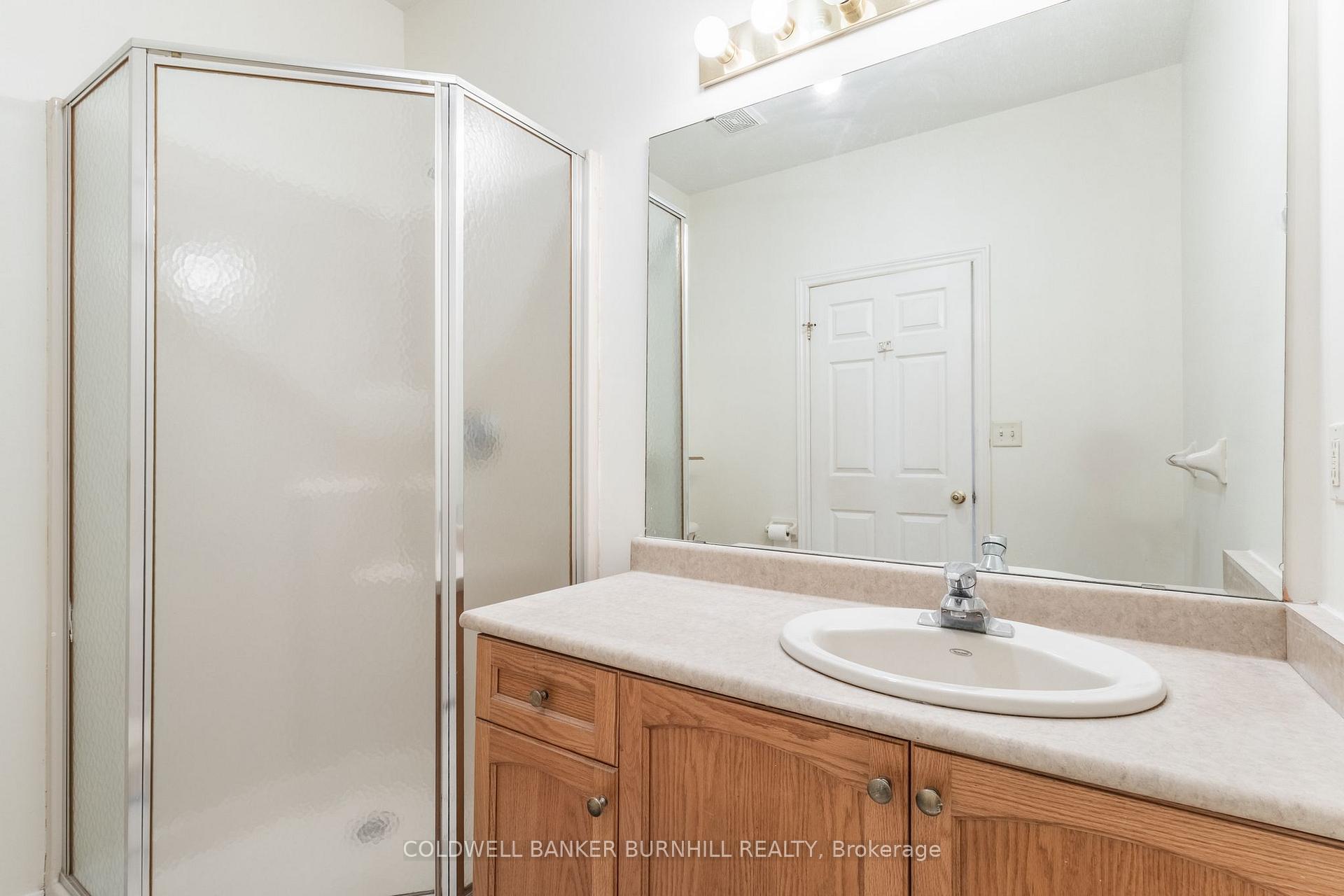2 Bedrooms Condo at 56 Northern Breeze, Hamilton For sale