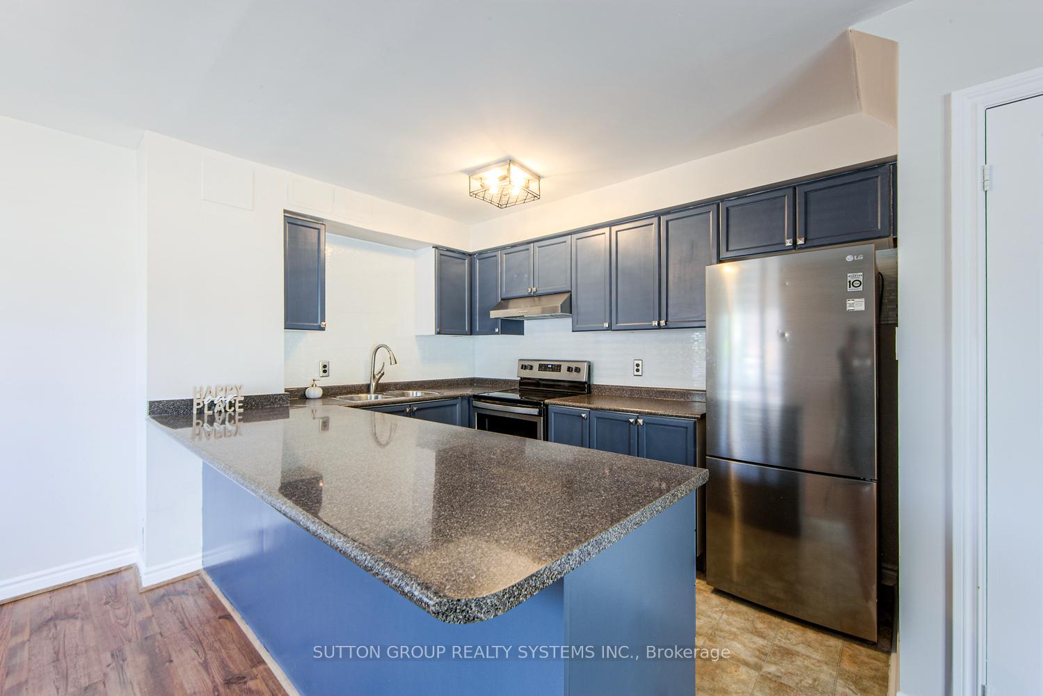 2 Bedrooms Condo at 1701 Lampman, Burlington For sale