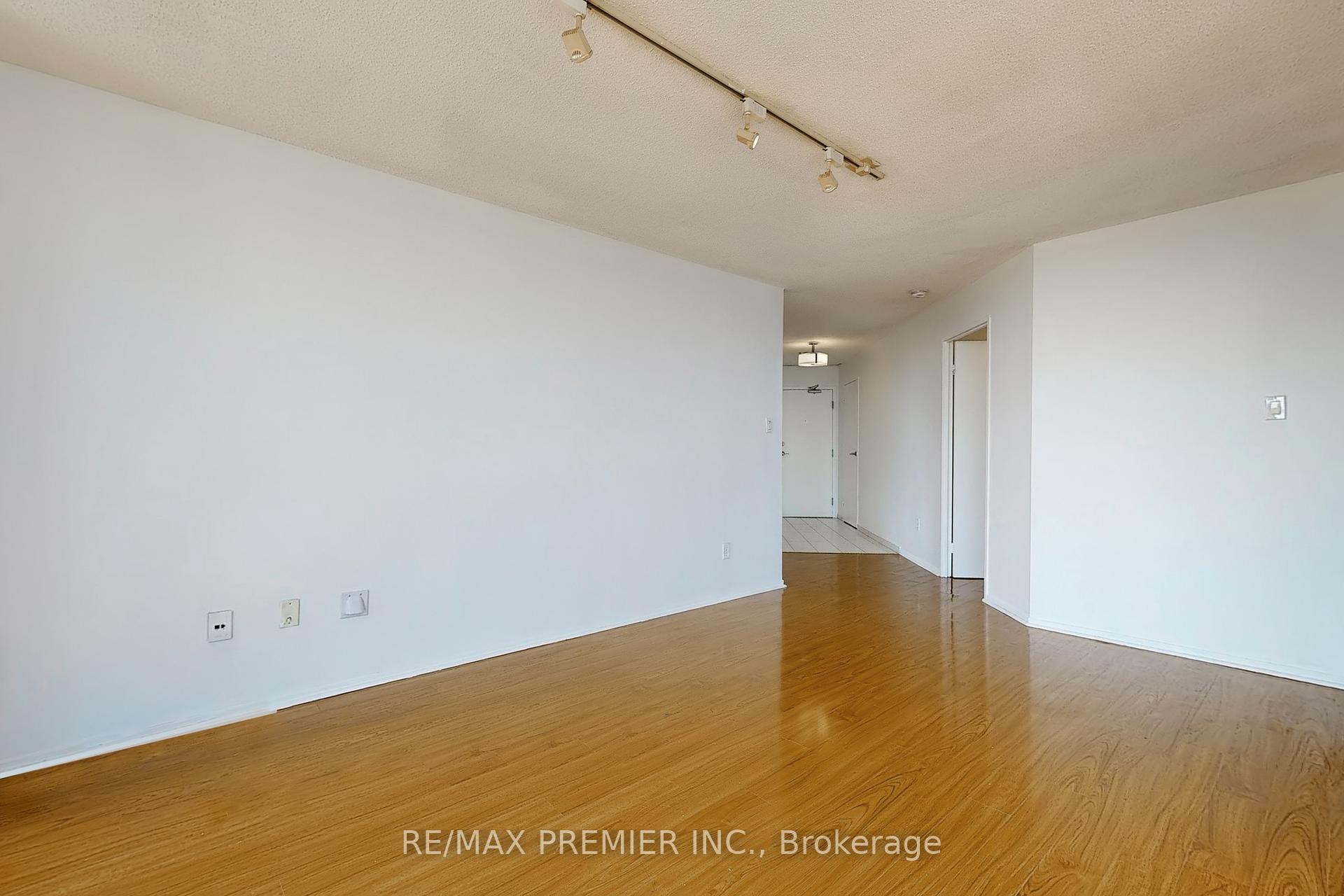 3 Bedrooms Condo at 1 Rowntree, Toronto For sale