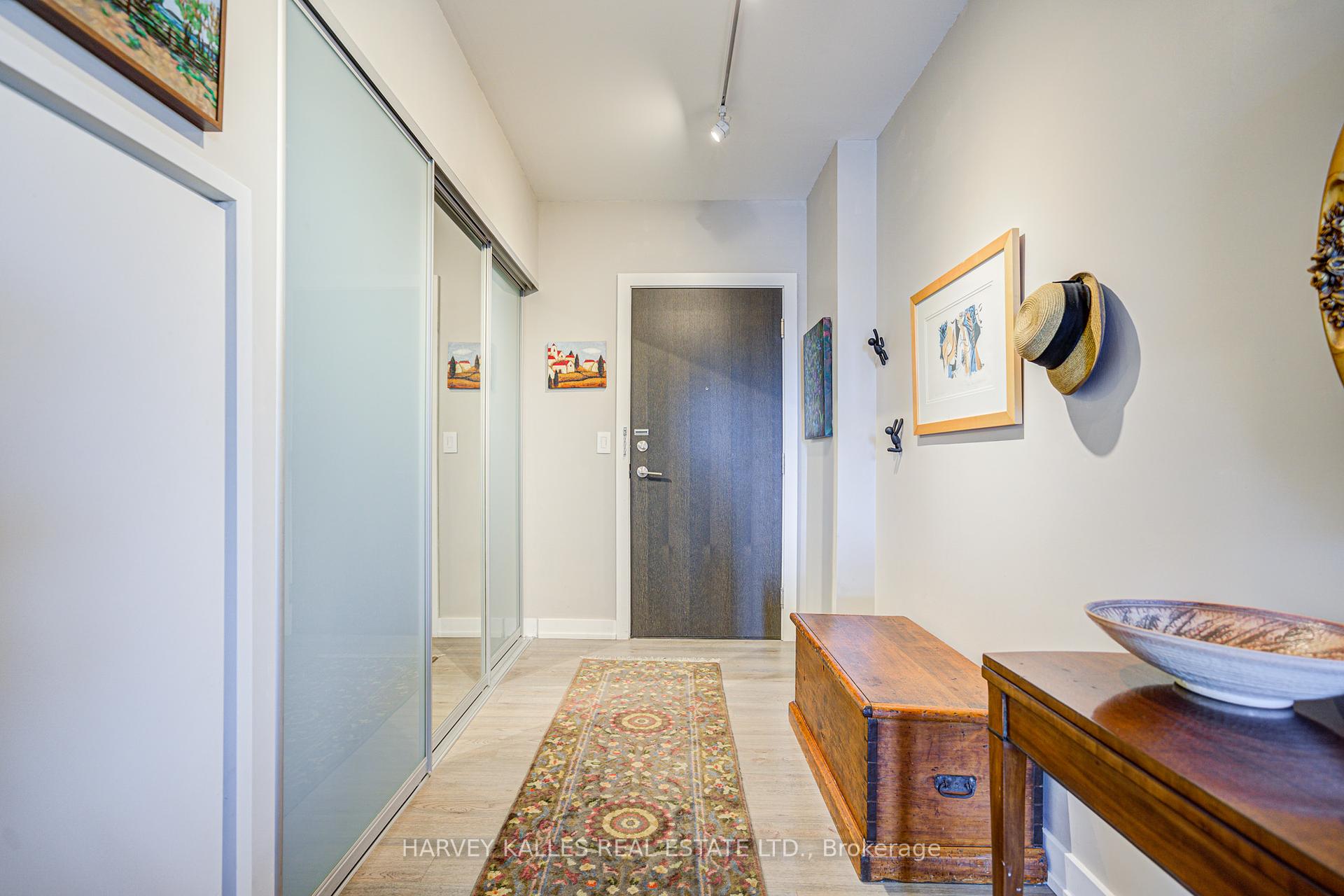 2 Bedrooms Condo at 6 Parkwood, Toronto For sale