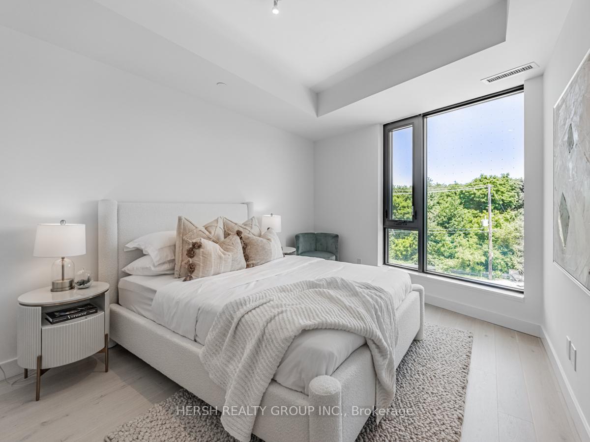 2 Bedrooms Condo at 160 Kingsway,  Toronto For sale