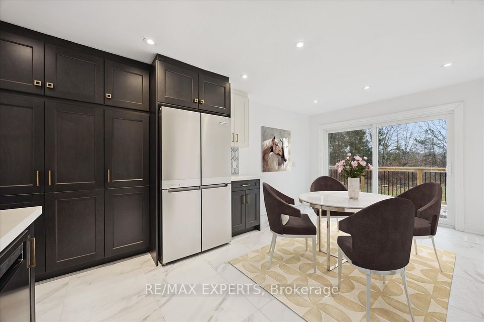 Virtually Staged Eat-in Kitchen