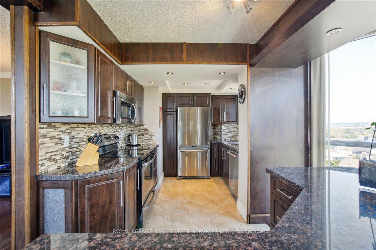 2 Bedrooms Condo at 1360 Rathburn,  Mississauga For sale