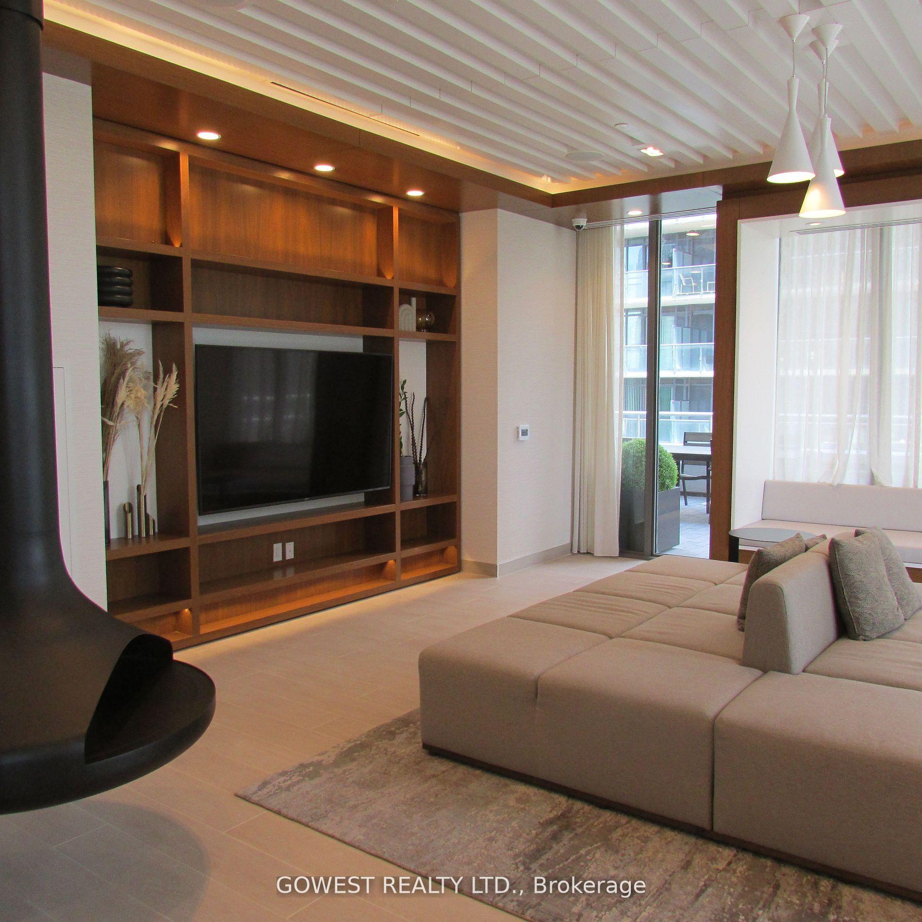 2 Bedrooms Condo at 70 Annie Craig,  Toronto For sale