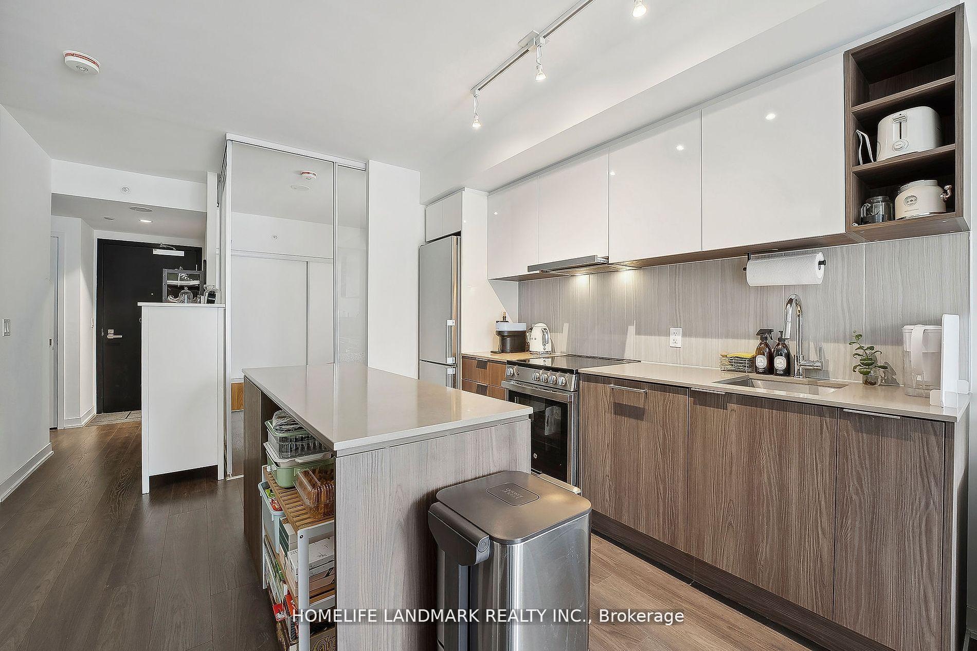 3 Bedrooms Condo at 31 Tippett,  Toronto For sale