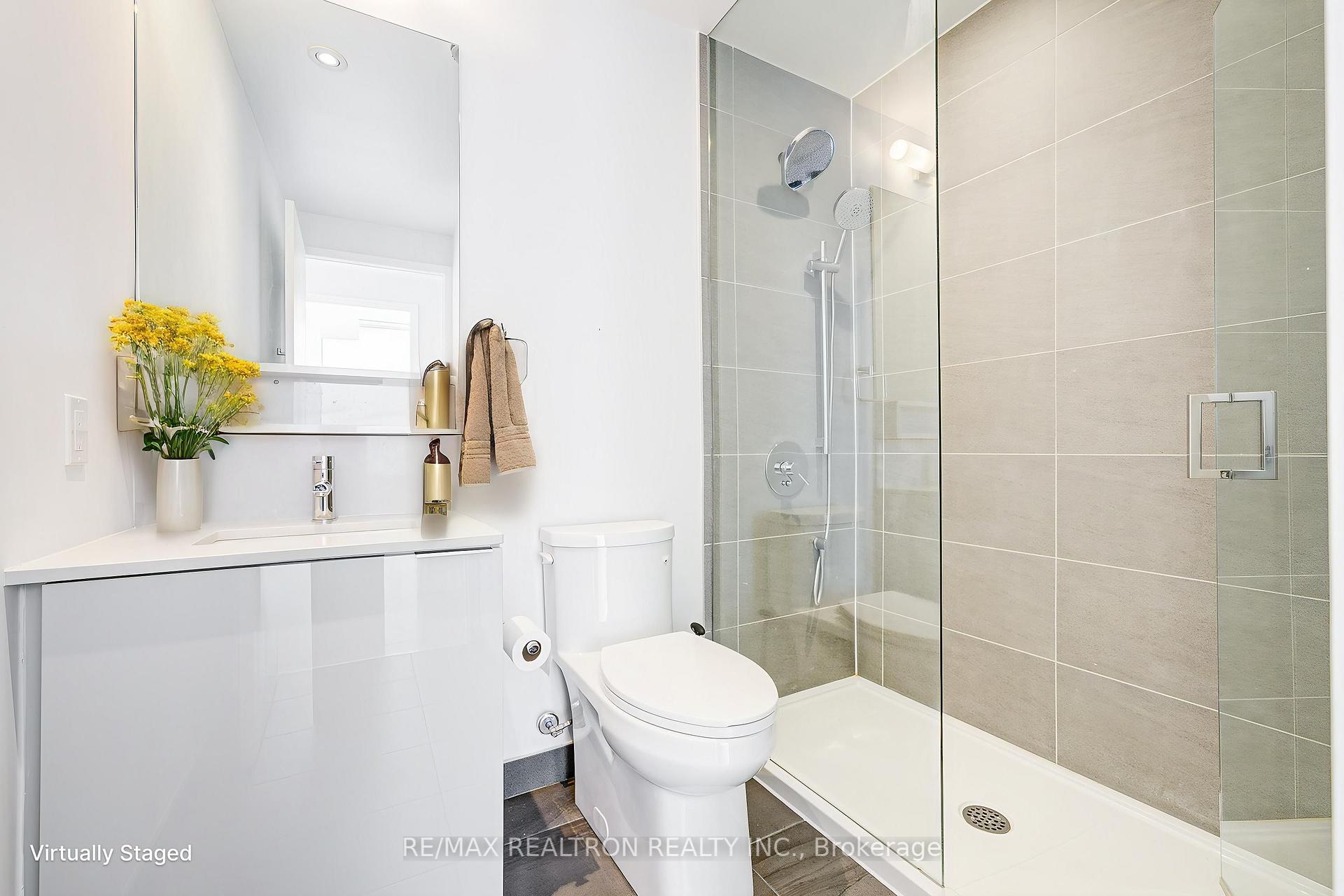 2 Bedrooms Condo at 898 Portage, Vaughan For sale