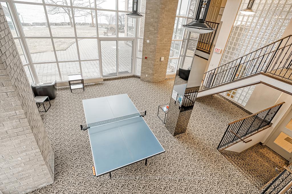 2 Bedrooms Condo at 2190 Lakeshore, Burlington For sale