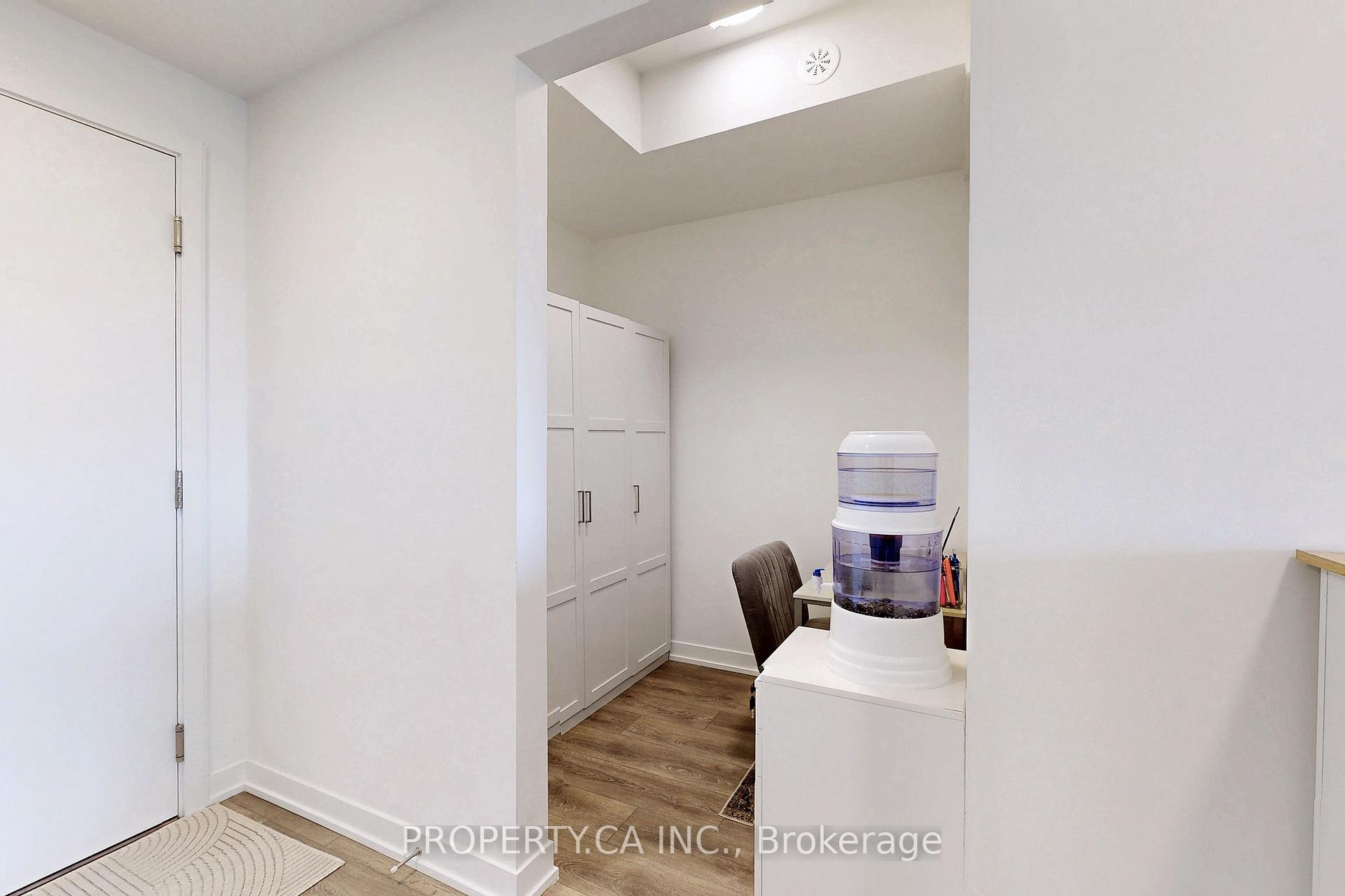 2 Bedrooms Condo at 165 Canon Jackson, Toronto For sale