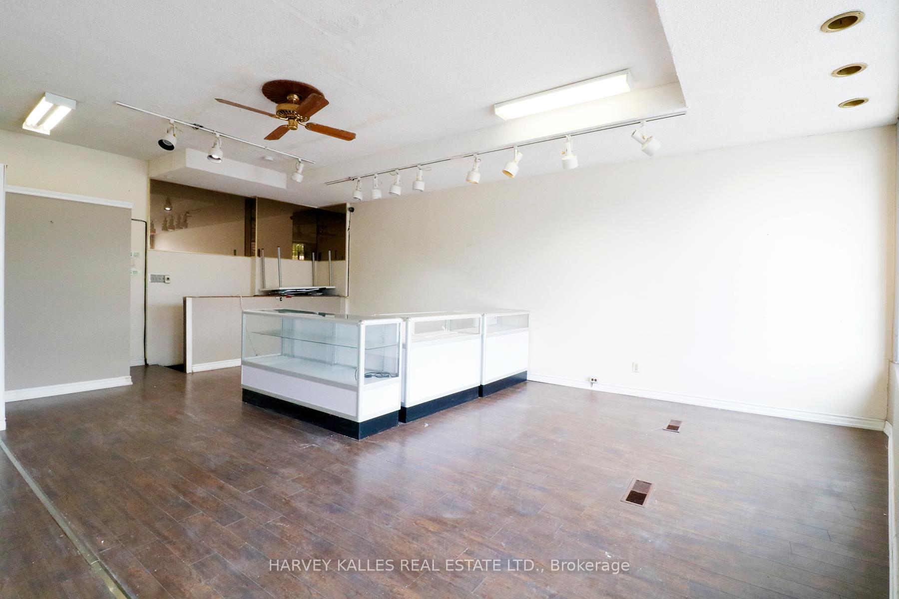3811 Lake Shore Boulevard W