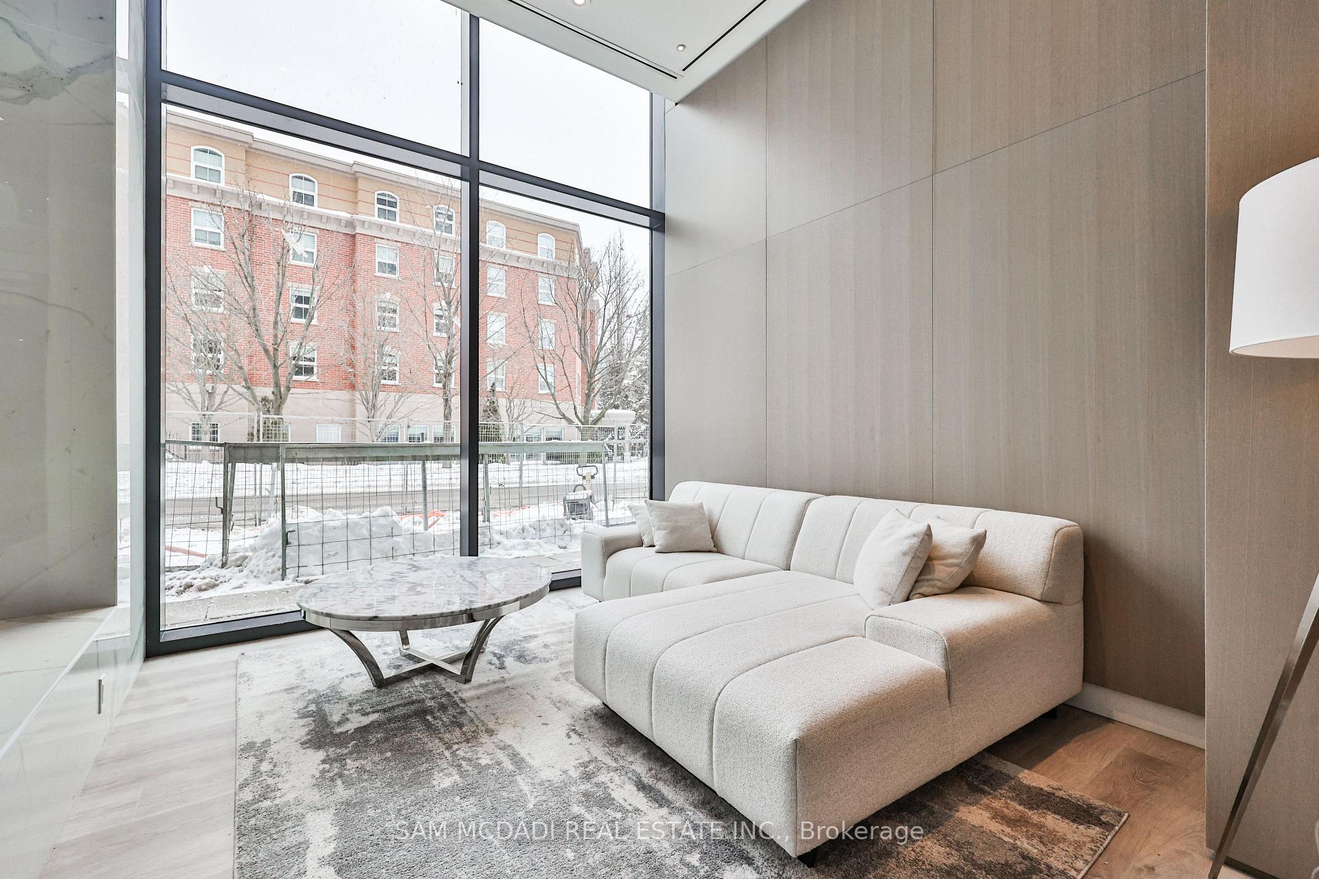 3 Bedrooms Condo at 370 Martha, Burlington For sale