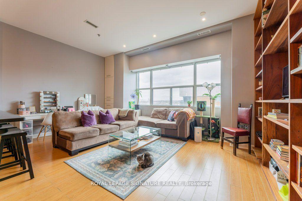 2 Bedrooms Condo at 700 King, Toronto For sale