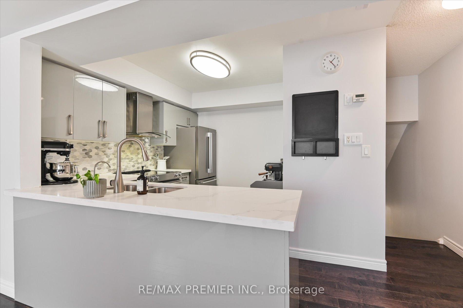 3 Bedrooms Condo at 3 Everson, Toronto For sale