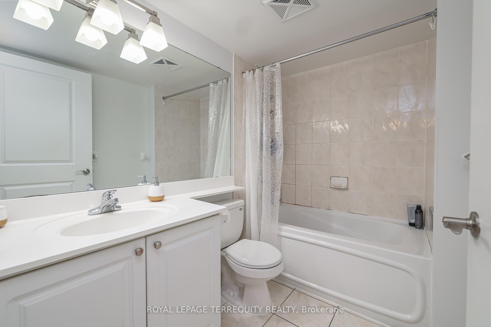 2 Bedrooms Condo at 35 Bales, Toronto For sale