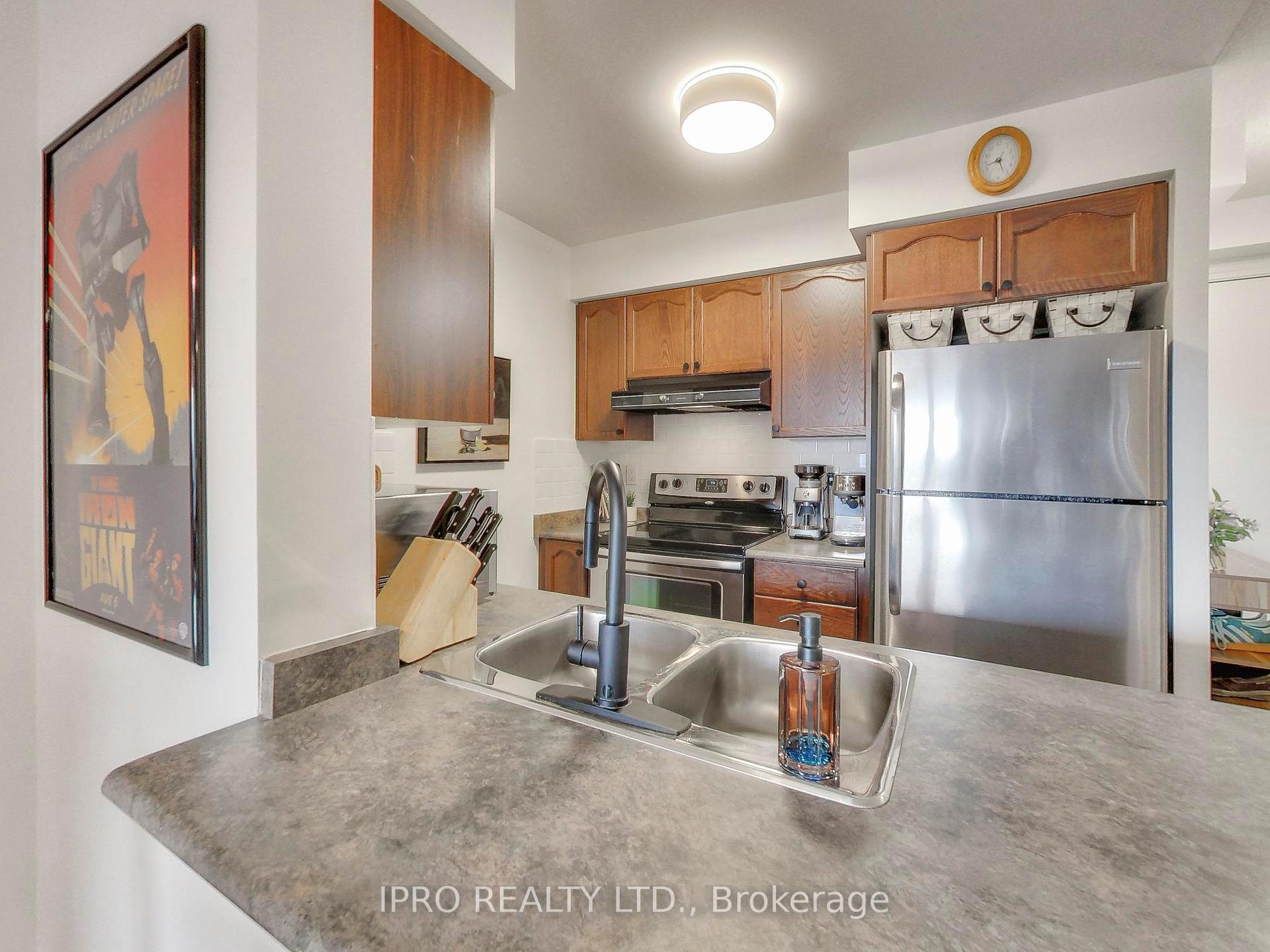 3 Bedrooms Condo at 60 Heintzman, Toronto For sale