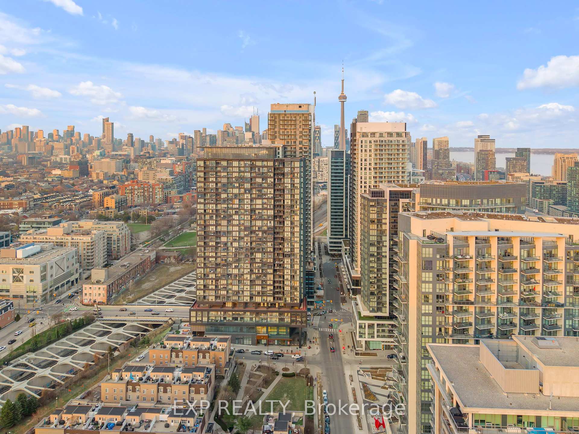 2 Bedrooms Condo at 19 Western Battery, Toronto For sale