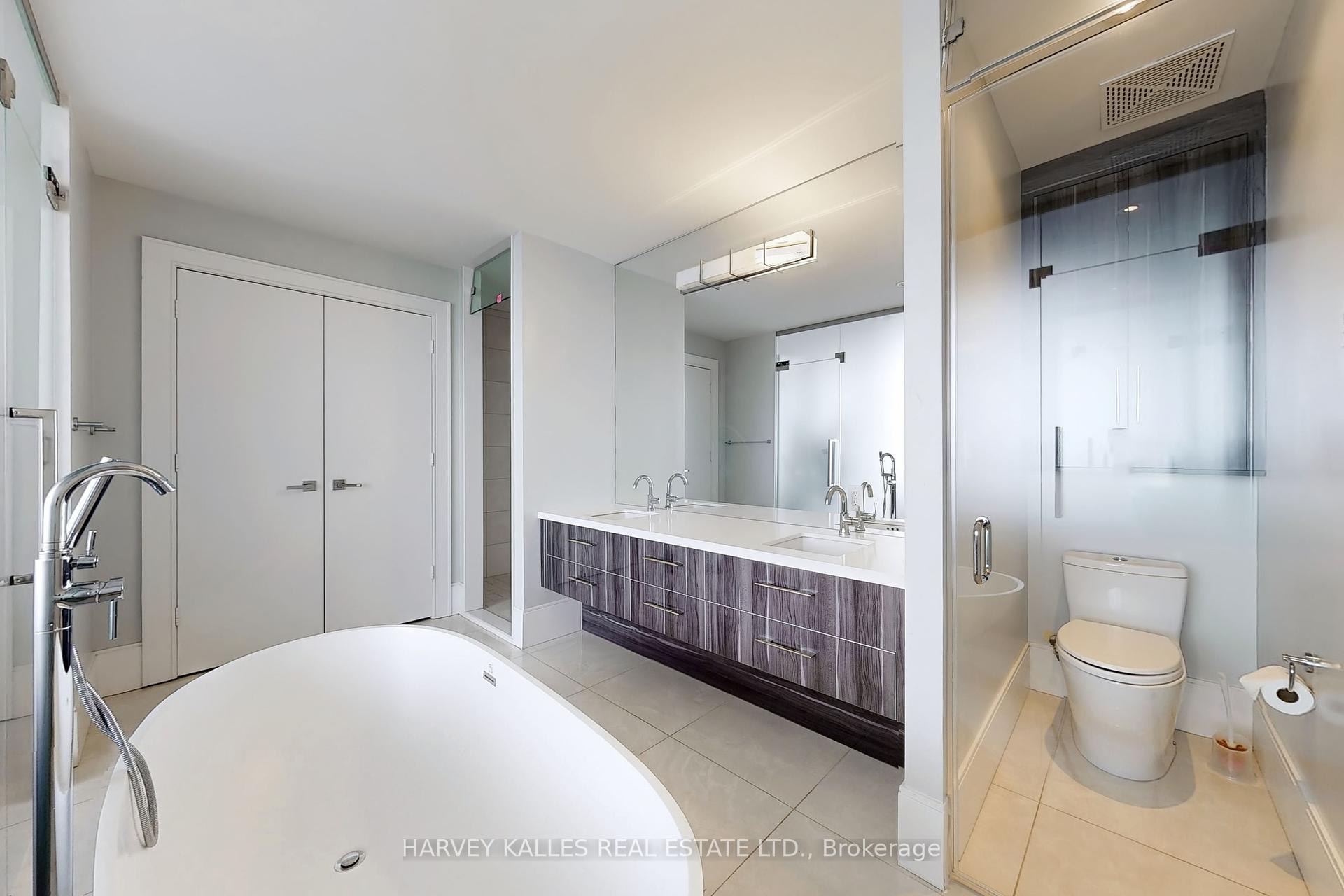 29 Queens Quay N/A E 1006